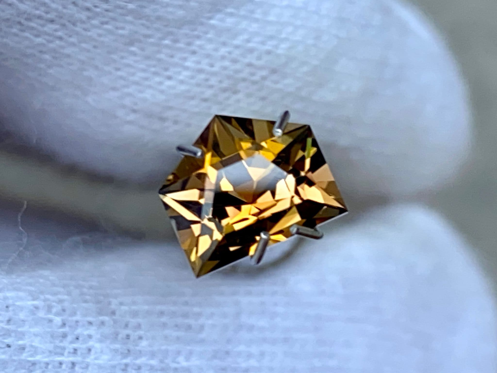 7.07x6.09x5.08mm precision-cut natural tanzanite facet - Image 5