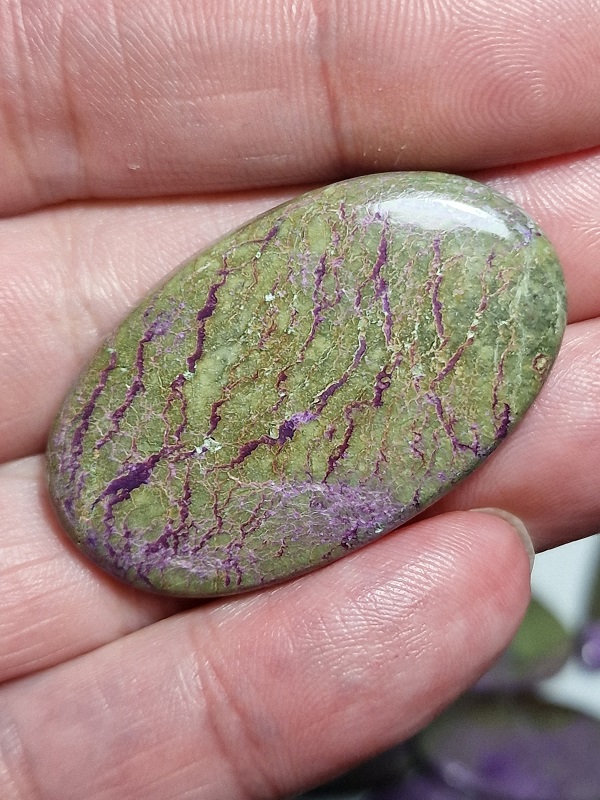43x26mm stichtite cabochon
