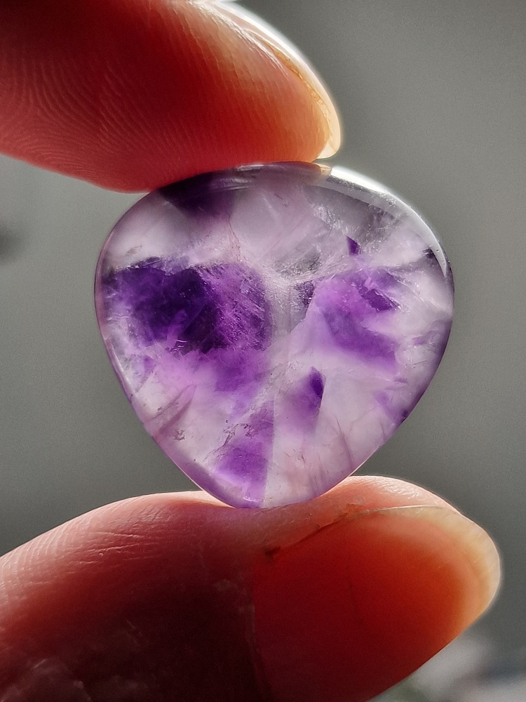 25x25mm trapiché amethyst cabochon