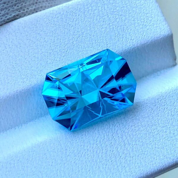 14.50x9.97x7.84mm precision-cut sky blue topaz facet