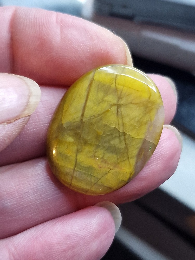 32x25mm Nellite cabochon