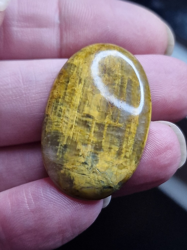 37x24mm Nellite cabochon