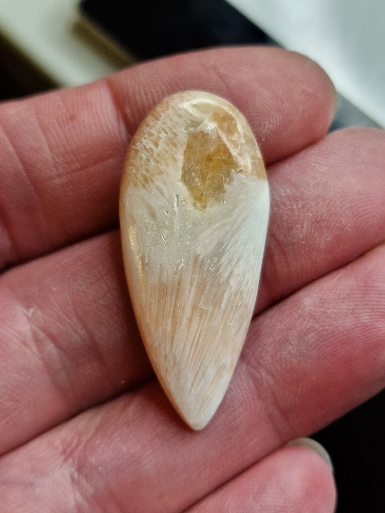 40x18mm scolecite cabochon