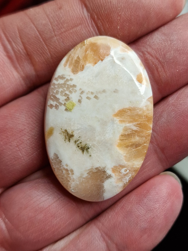 43x28mm scolecite cabochon