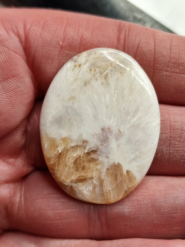 38x30mm scolecite cabochon