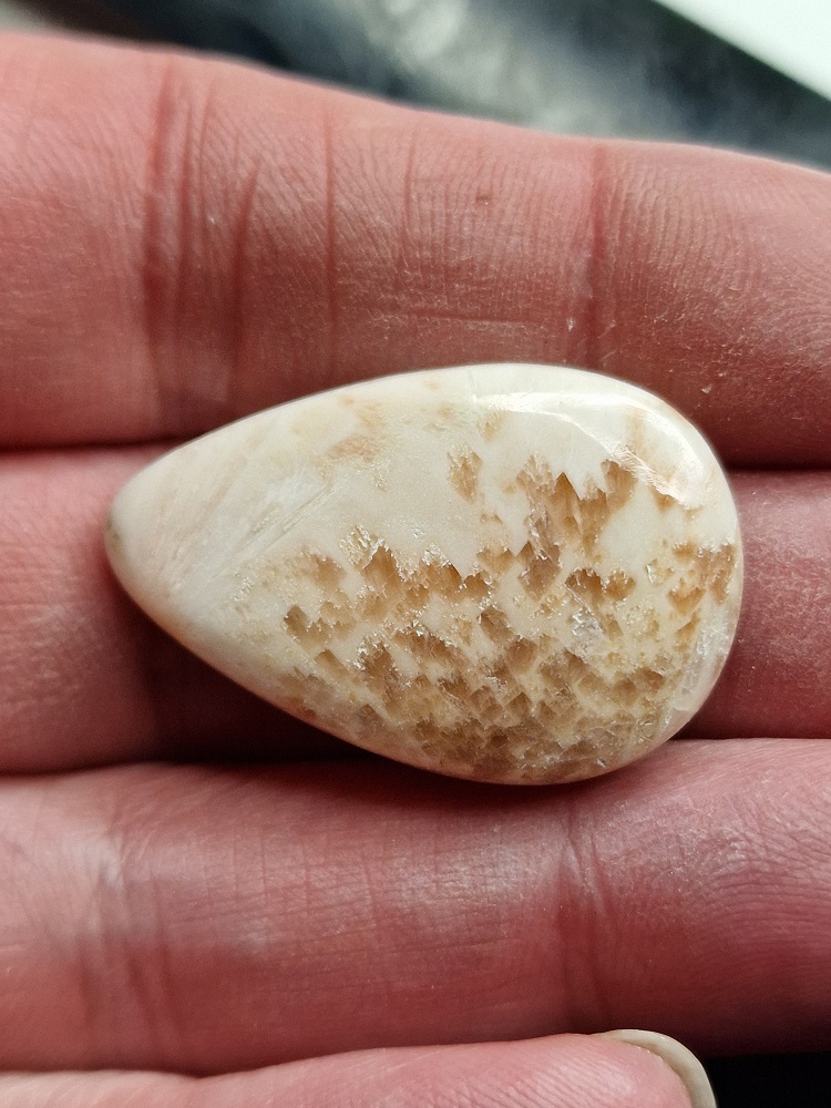34x22mm scolecite cabochon