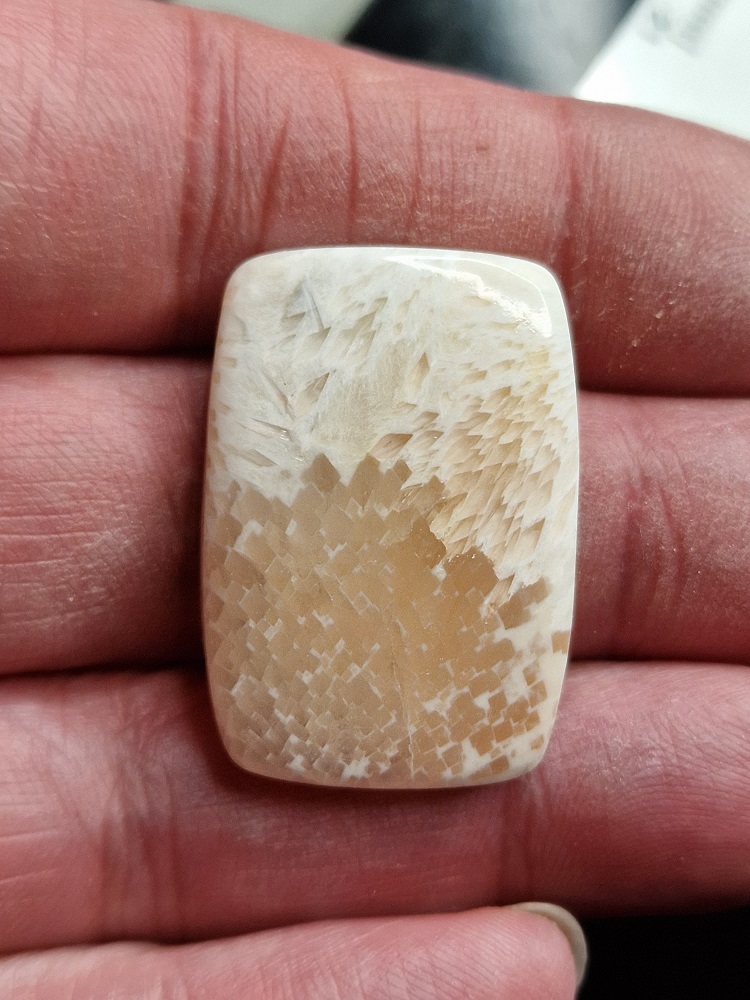 33x23mm scolecite cabochon