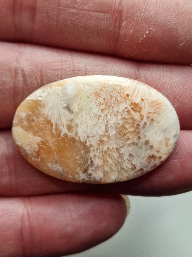 38x25mm scolecite cabochon