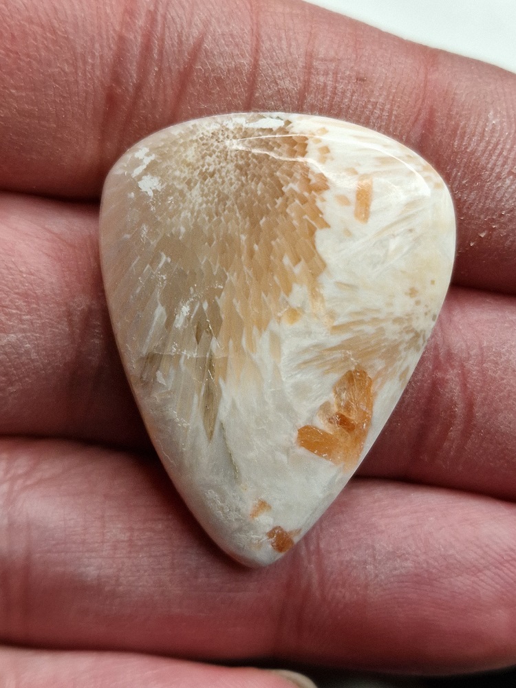 36x27mm scolecite cabochon