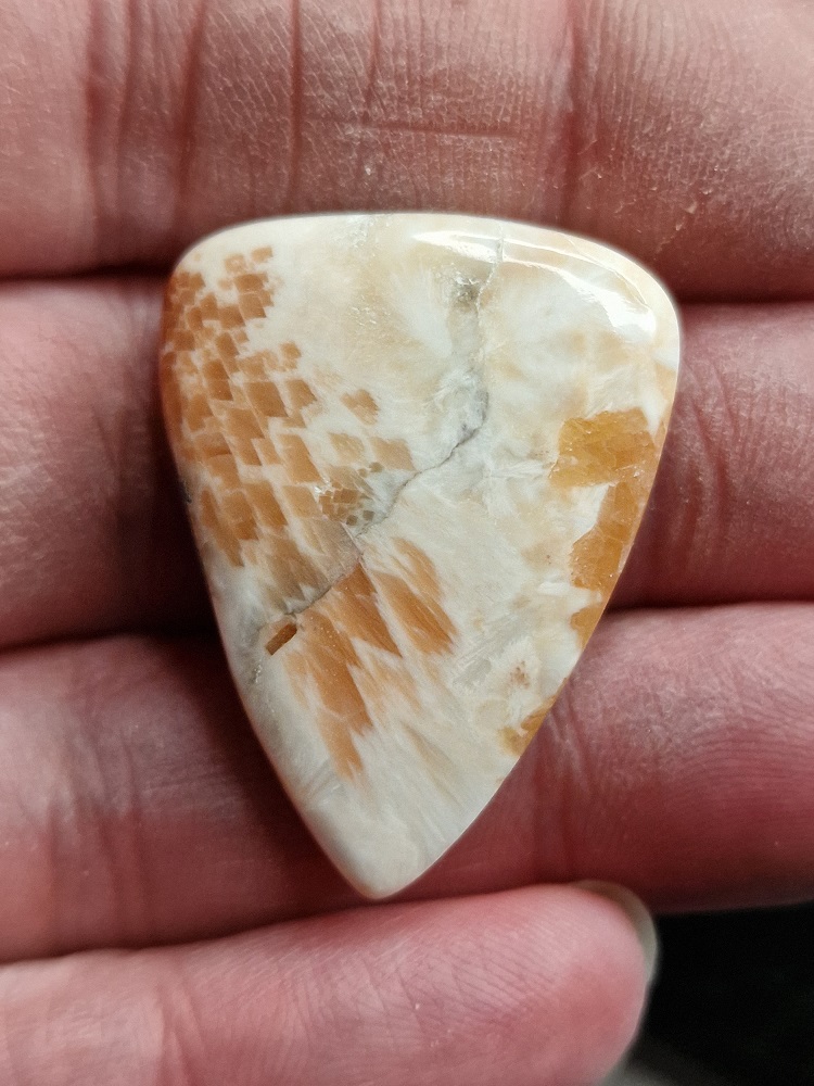 35x26mm scolecite cabochon