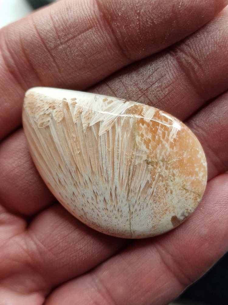 45x30mm scolecite cabochon