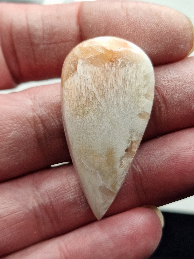 44x22mm scolecite cabochon