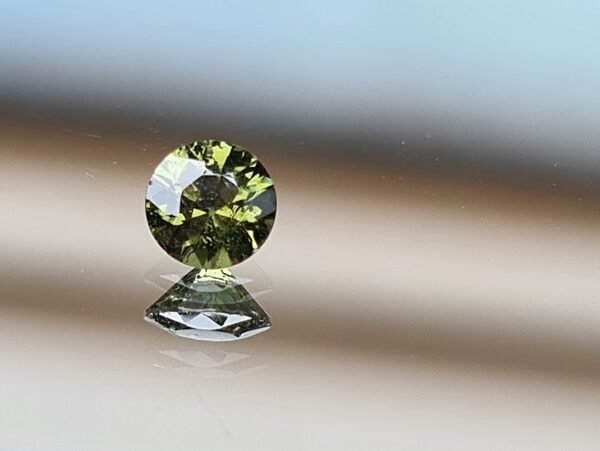 4.8x2.9mm round-cut Sri-Lankan green zircon facet