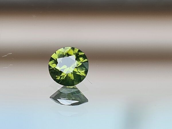4.9x3.0mm round-cut Sri-Lankan green zircon facet