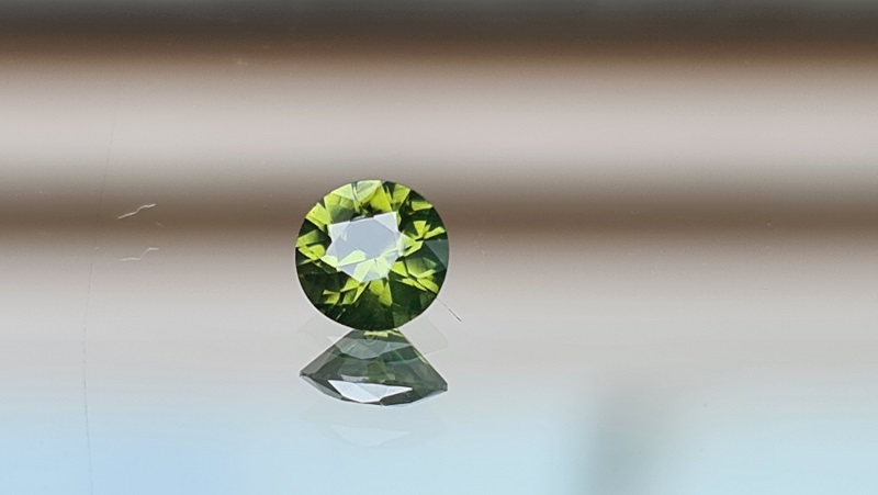 4.9x3.0mm round-cut Sri-Lankan green zircon facet