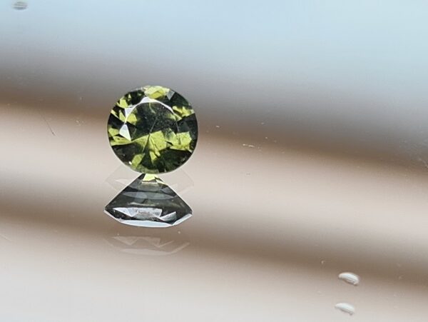 4.3x2.7mm round-cut Sri-Lankan green zircon facet