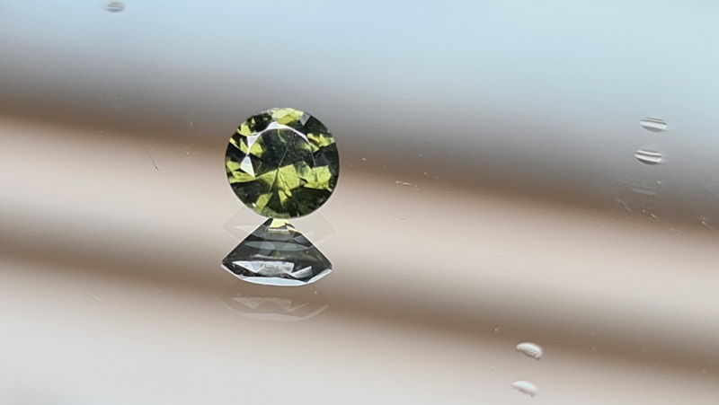 4.3x2.7mm round-cut Sri-Lankan green zircon facet