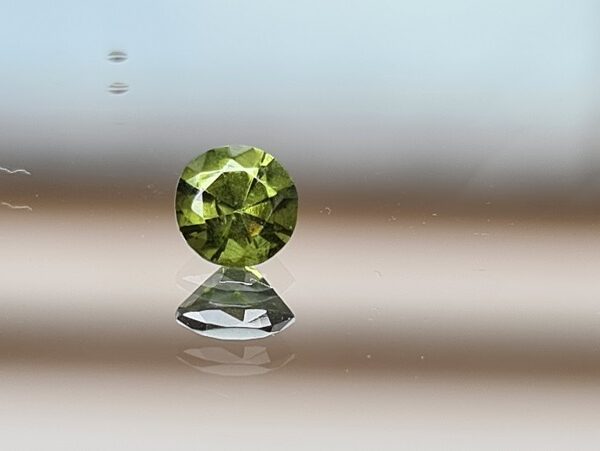4.6x3.1mm round-cut Sri-Lankan green zircon facet