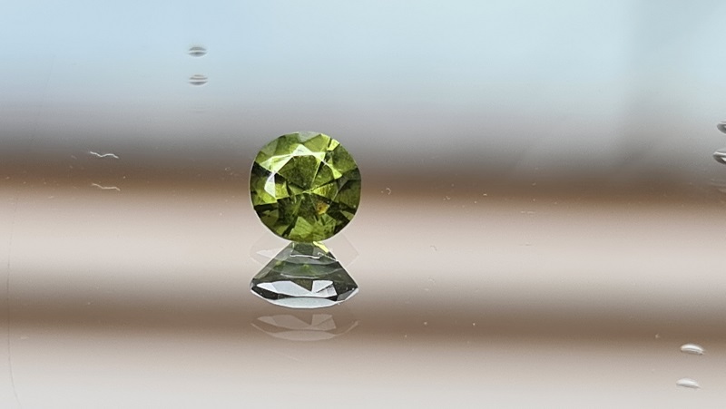 4.6x3.1mm round-cut Sri-Lankan green zircon facet
