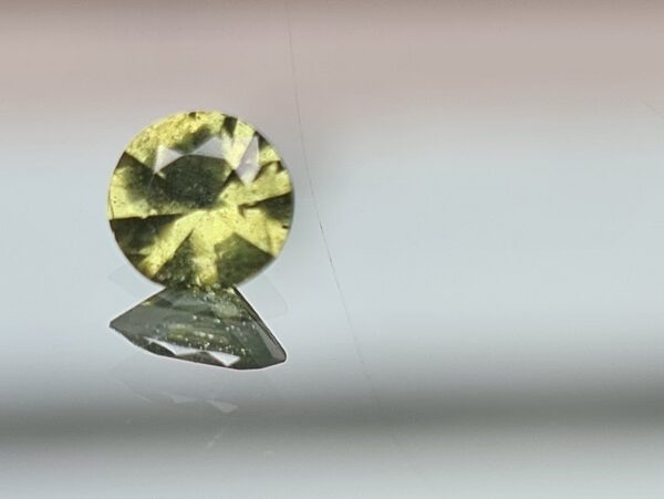 5.3x2.9mm round-cut Sri-Lankan green zircon facet