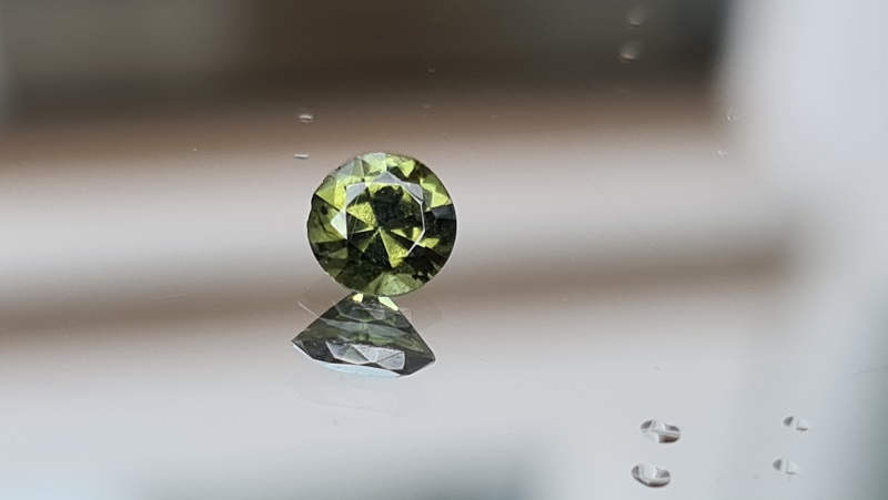 4.7x2.9mm round-cut Sri-Lankan green zircon facet