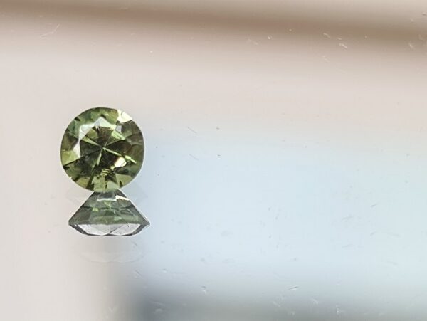 4.3x2.9mm round-cut Sri-Lankan green zircon facet