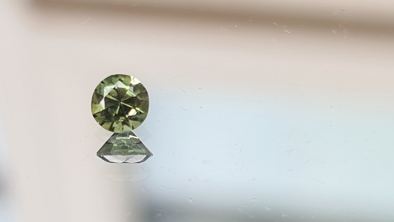 4.3x2.9mm round-cut Sri-Lankan green zircon facet