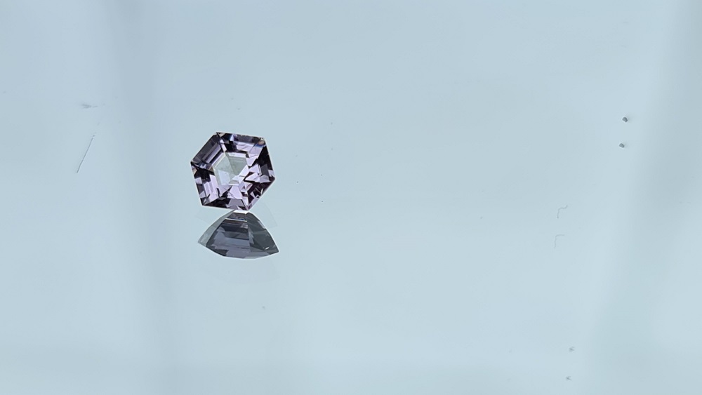 4.1x2.7mm hexagon cut spinel facet