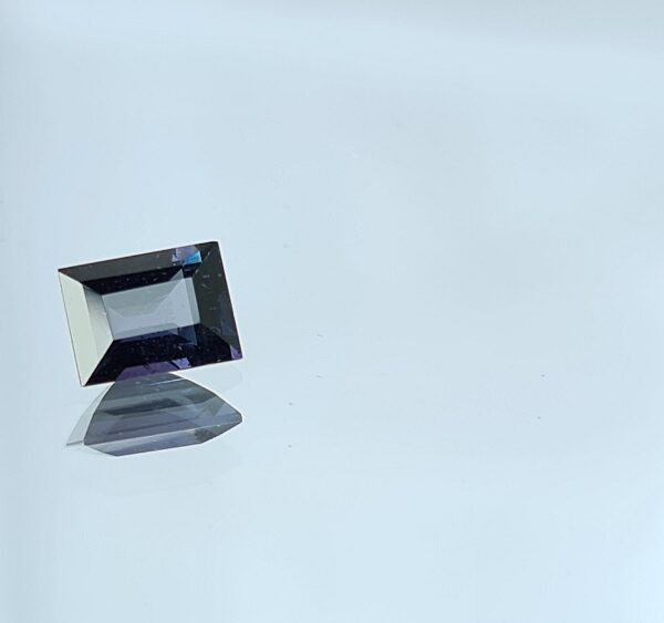 5.6x4.1x3.2mm spinel facet