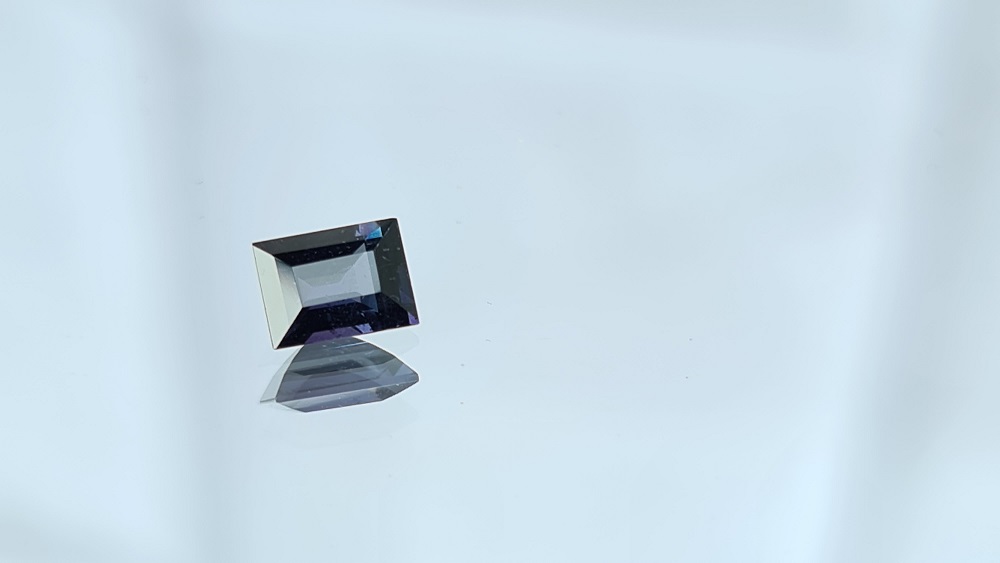 5.6x4.1x3.2mm spinel facet