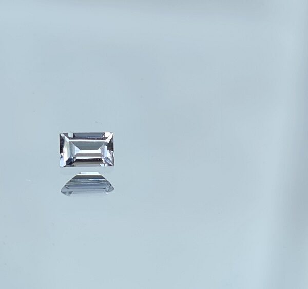 3.9x2.5x1.7mm spinel facet