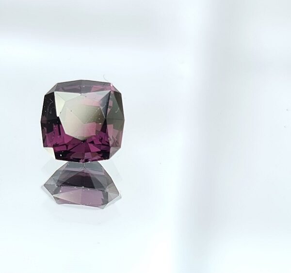 6.4x6.4x4.4mm spinel facet