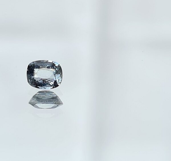 5.3x4.5x2.8mm spinel facet