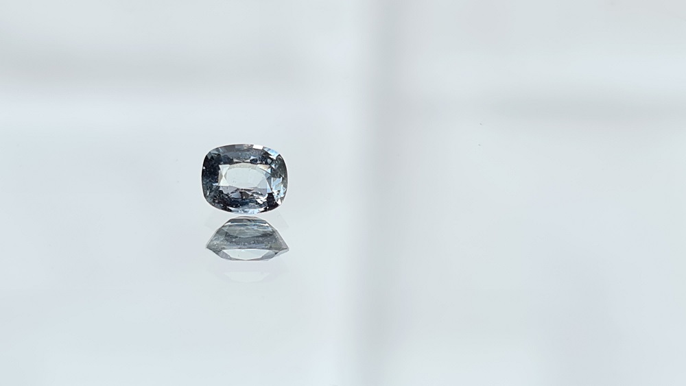 5.3x4.5x2.8mm spinel facet