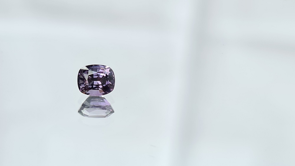 5.3x4.5x3.6mm spinel facet