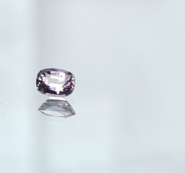 5.3x3.8x2.8mm spinel facet