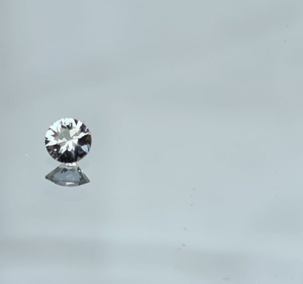 4.0x2.5mm round-cut spinel facet