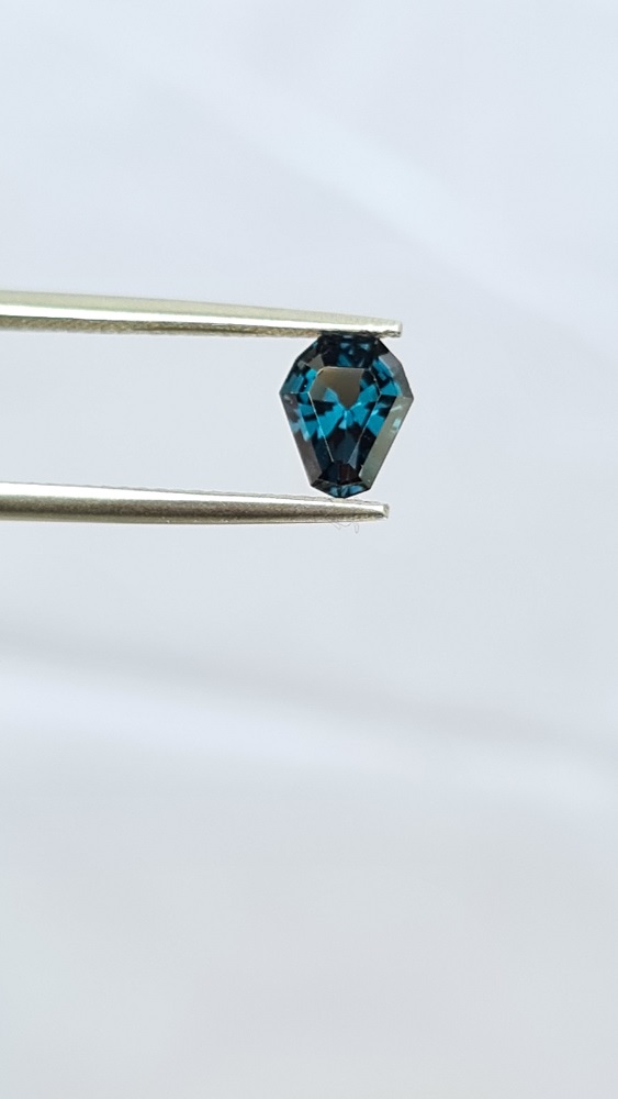 7.4x6.0x3.8mm coffin-cut spinel facet