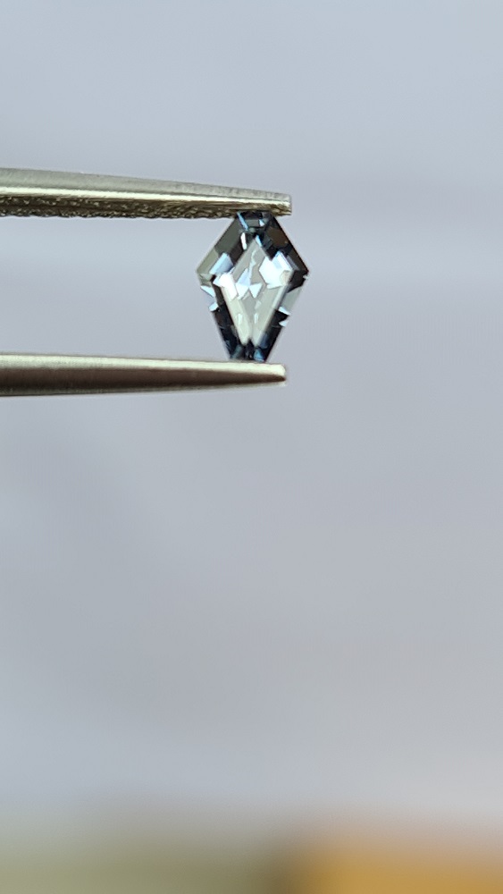 5.6x4.0x2.6mm coffin-cut spinel facet