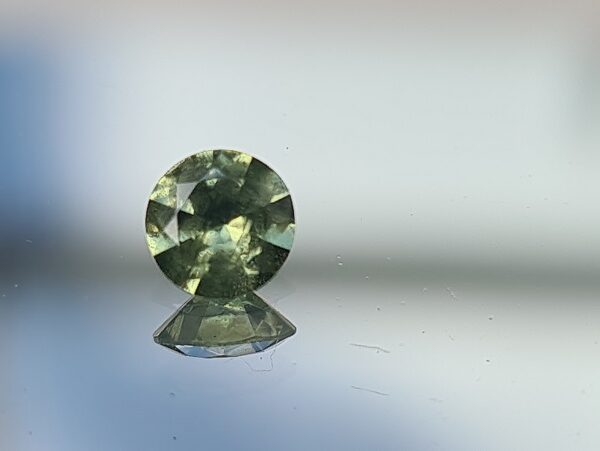 4.8x2.7mm round-cut Sri-Lankan green zircon facet