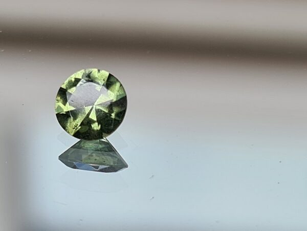 4.8x2.9mm round-cut Sri-Lankan green zircon facet