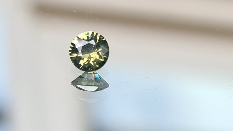 4.7x2.8mm round-cut Sri-Lankan green zircon facet