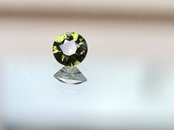 4.6x3.0mm round-cut Sri-Lankan green zircon facet