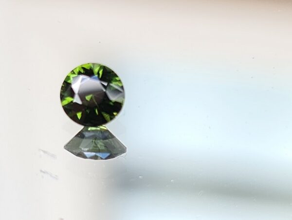 4.4x2.9mm round-cut Sri-Lankan green zircon facet