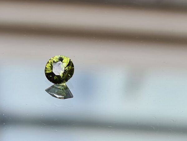 4.4x2.7mm round-cut Sri-Lankan green zircon facet