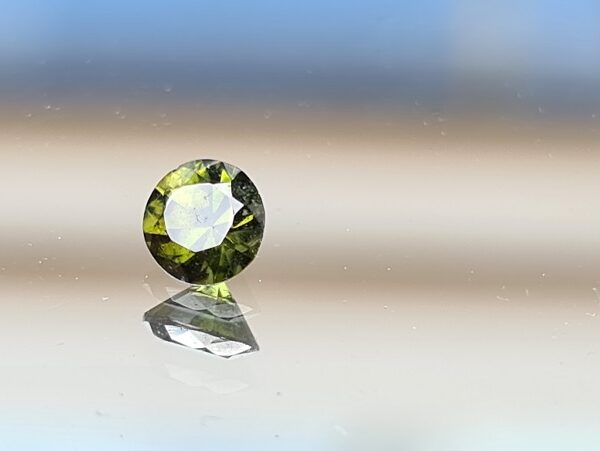4.6x3.0mm round-cut Sri-Lankan green zircon facet