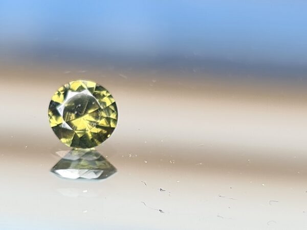 5.3x3.0mm round-cut Sri-Lankan green zircon facet