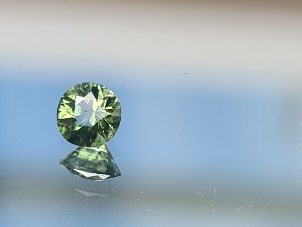 4.6x3.1mm round-cut Sri-Lankan green zircon facet