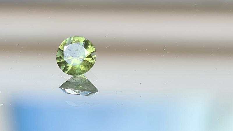 4.6x2.7mm round-cut Sri-Lankan green zircon facet