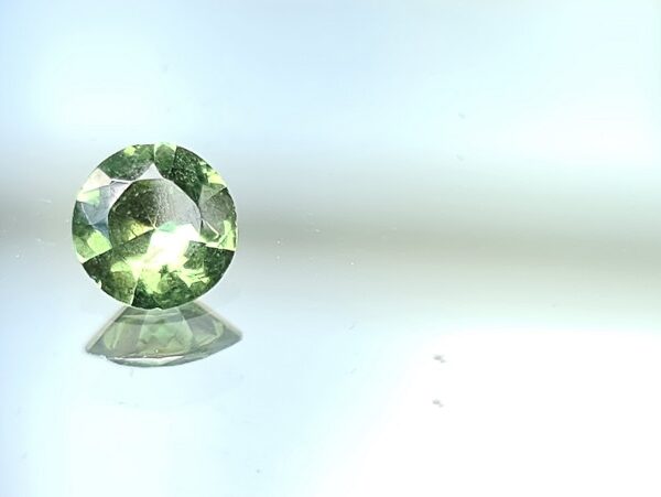 5.2x2.6mm round-cut Sri-Lankan green zircon facet